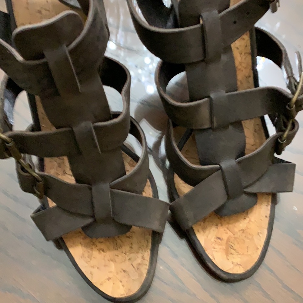 Shoes - Picture 5 of 6